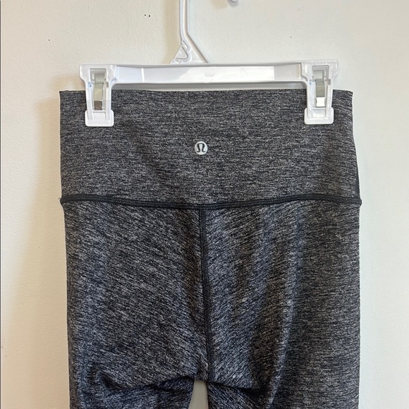 lululemon 🍋 Women's Gray High-Waisted Leggings full lenght size 4 - Picture 3 of 7